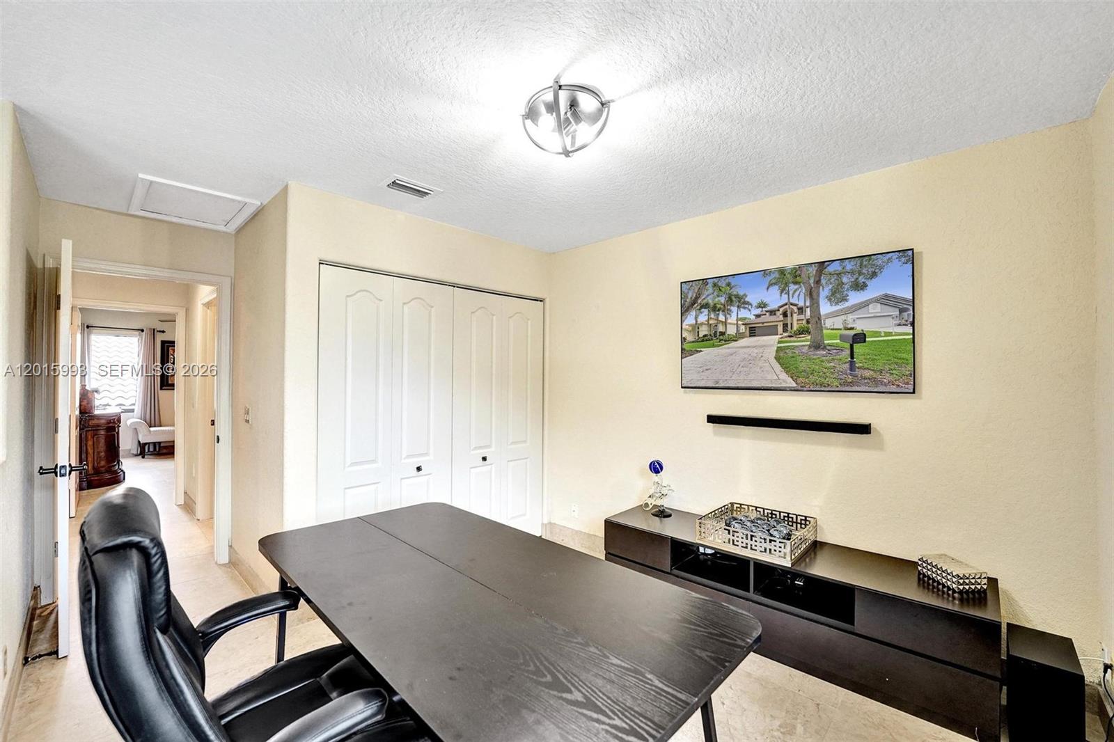 EMBASSY LAKES - Residential