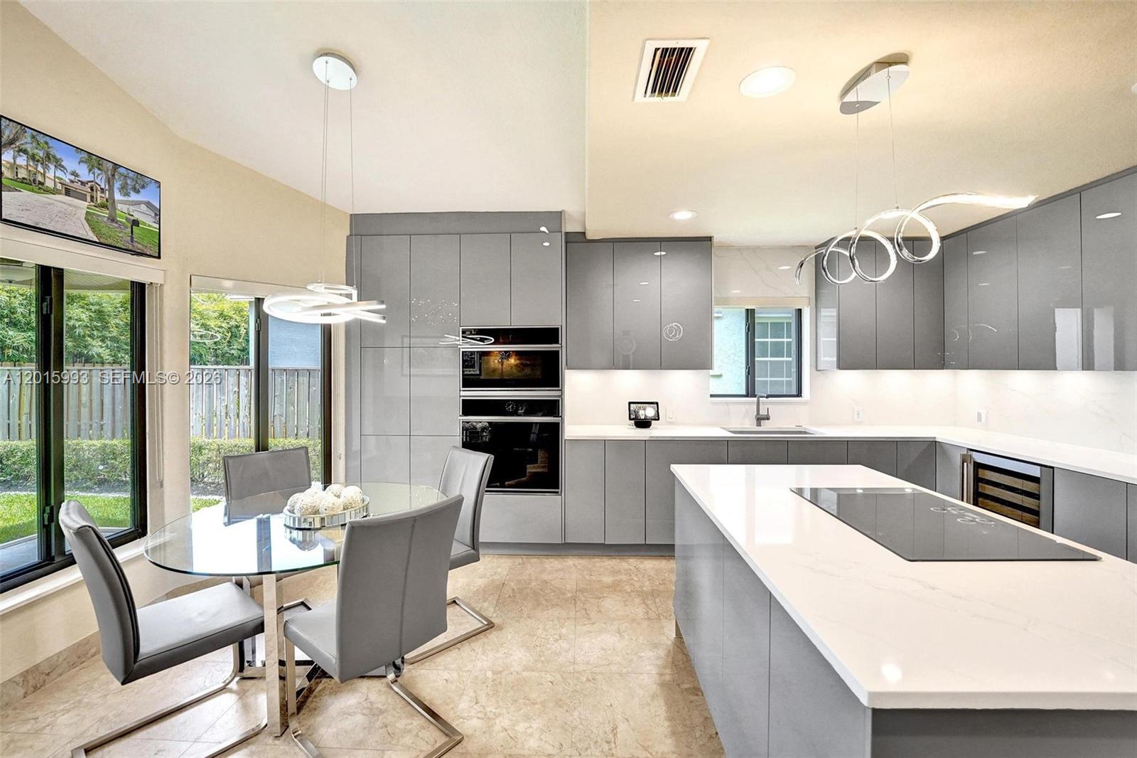 EMBASSY LAKES - Residential