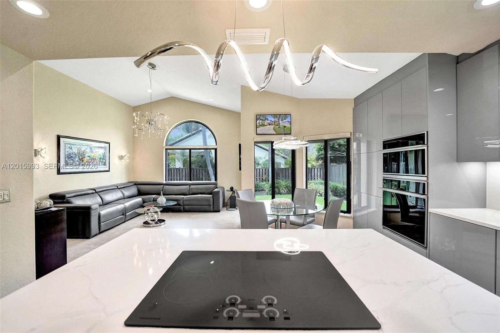 EMBASSY LAKES - Residential