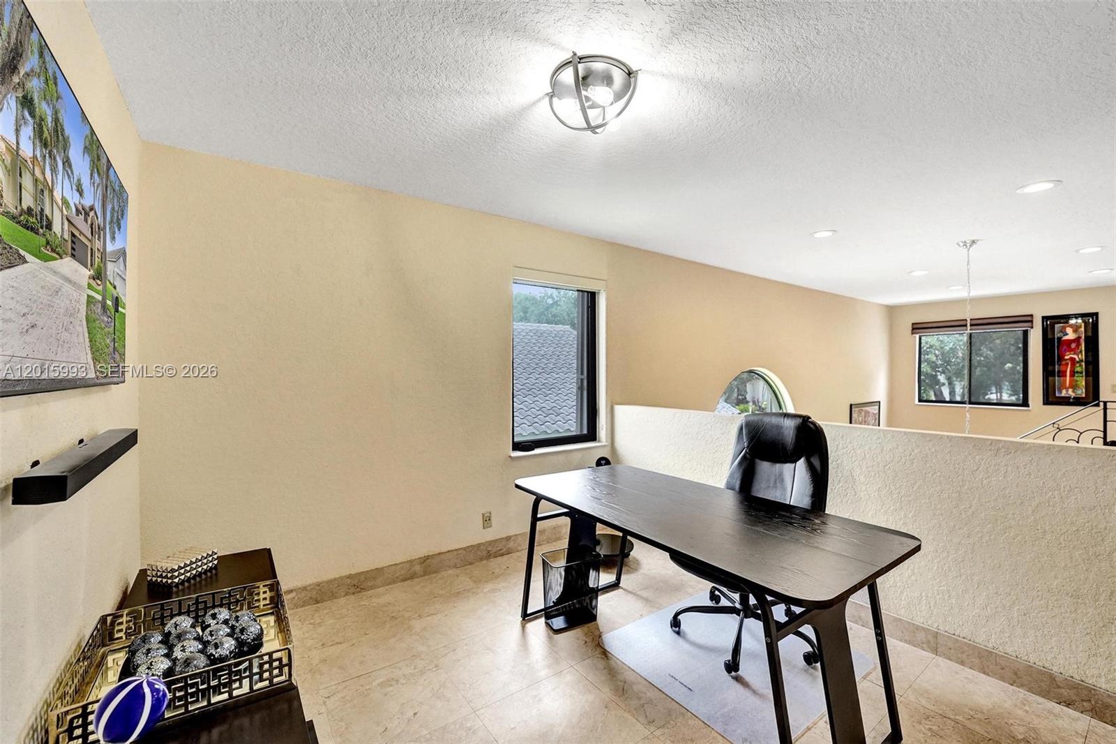 EMBASSY LAKES - Residential