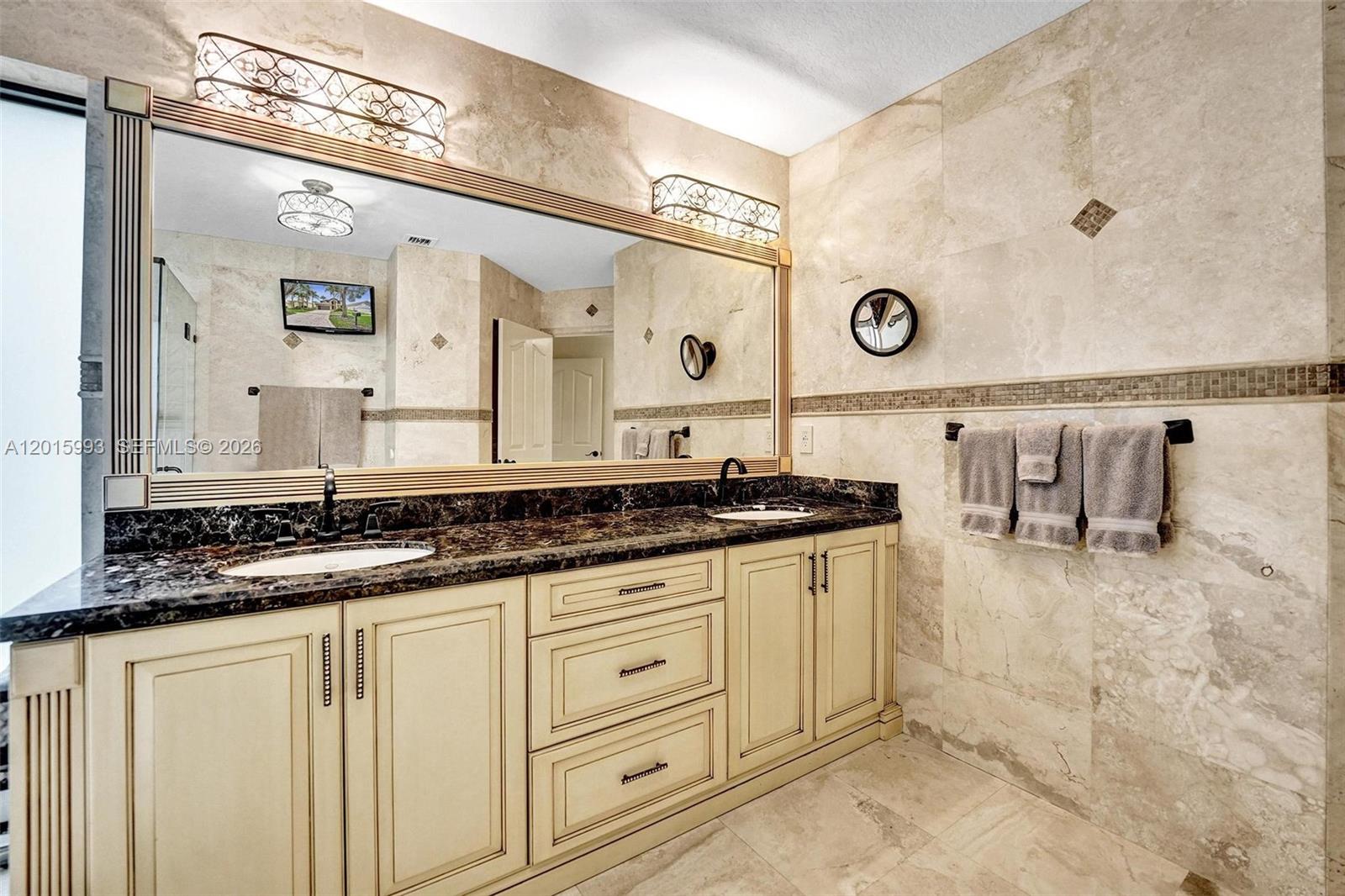 EMBASSY LAKES - Residential