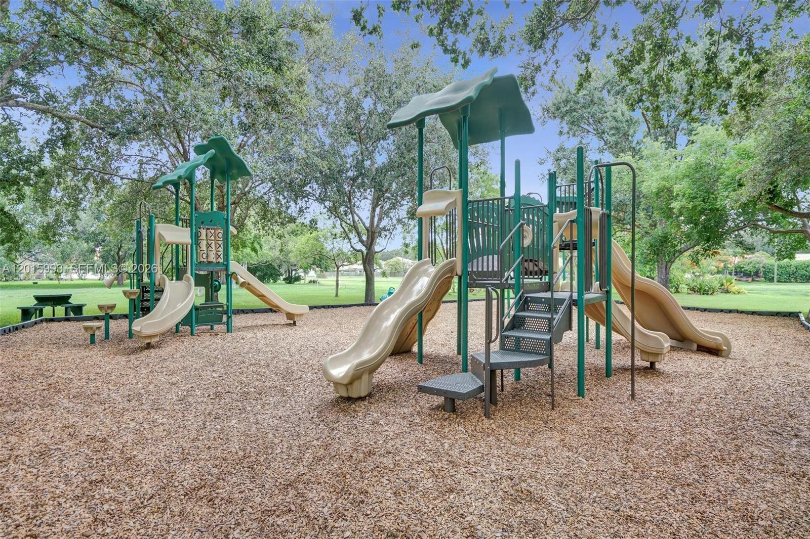 EMBASSY LAKES - Residential