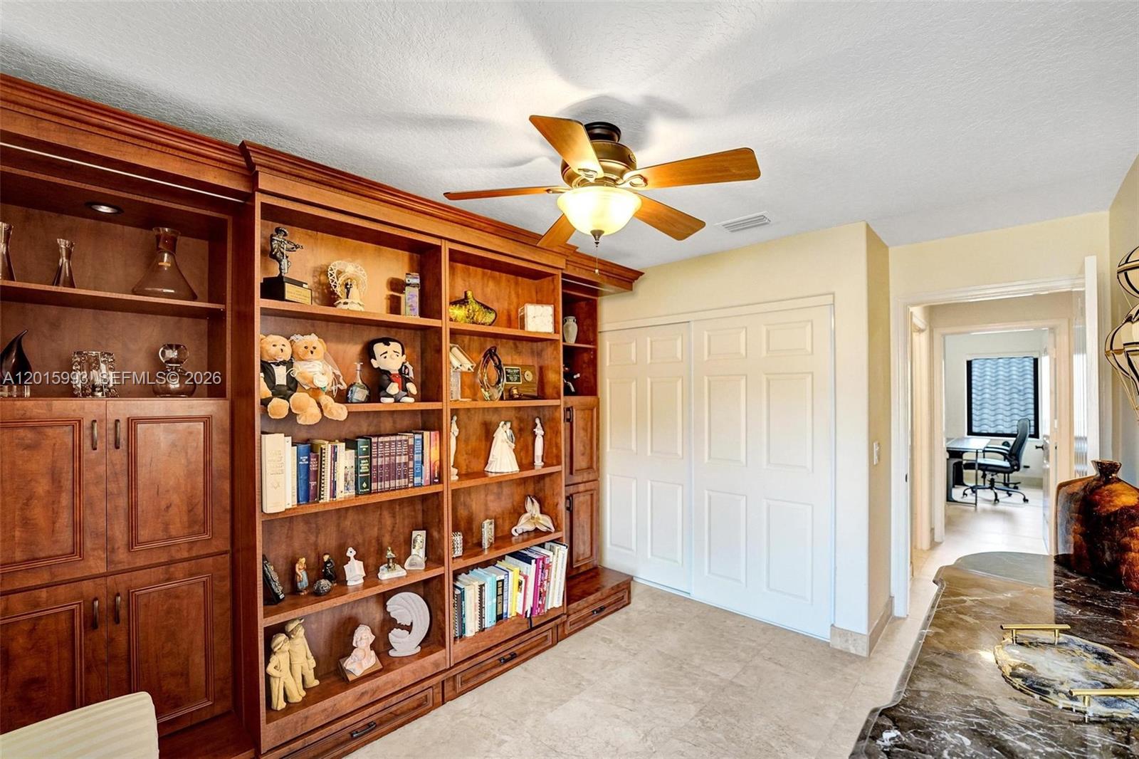EMBASSY LAKES - Residential
