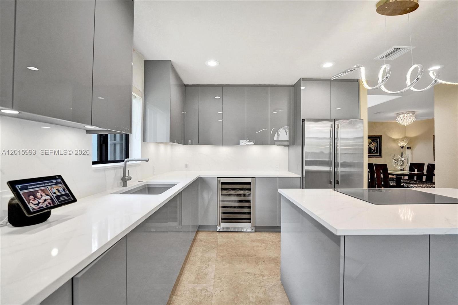 EMBASSY LAKES - Residential