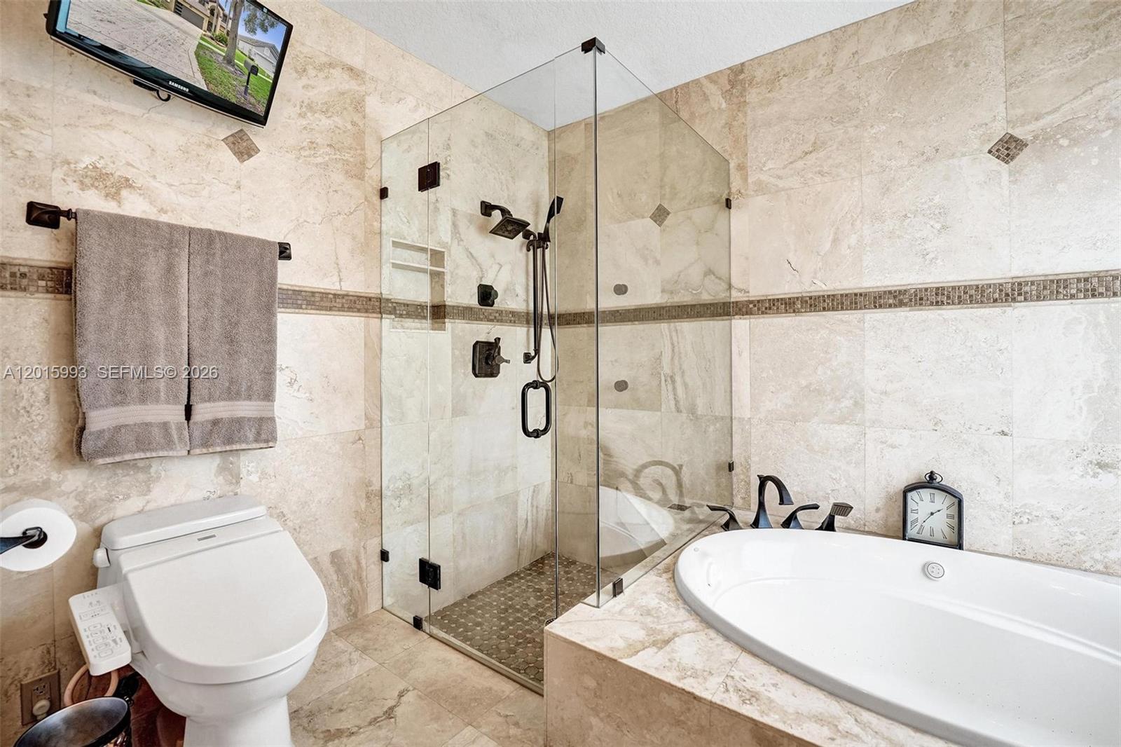 EMBASSY LAKES - Residential