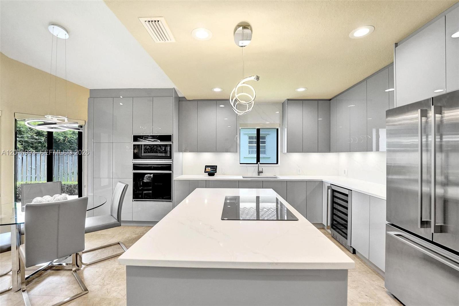 EMBASSY LAKES - Residential