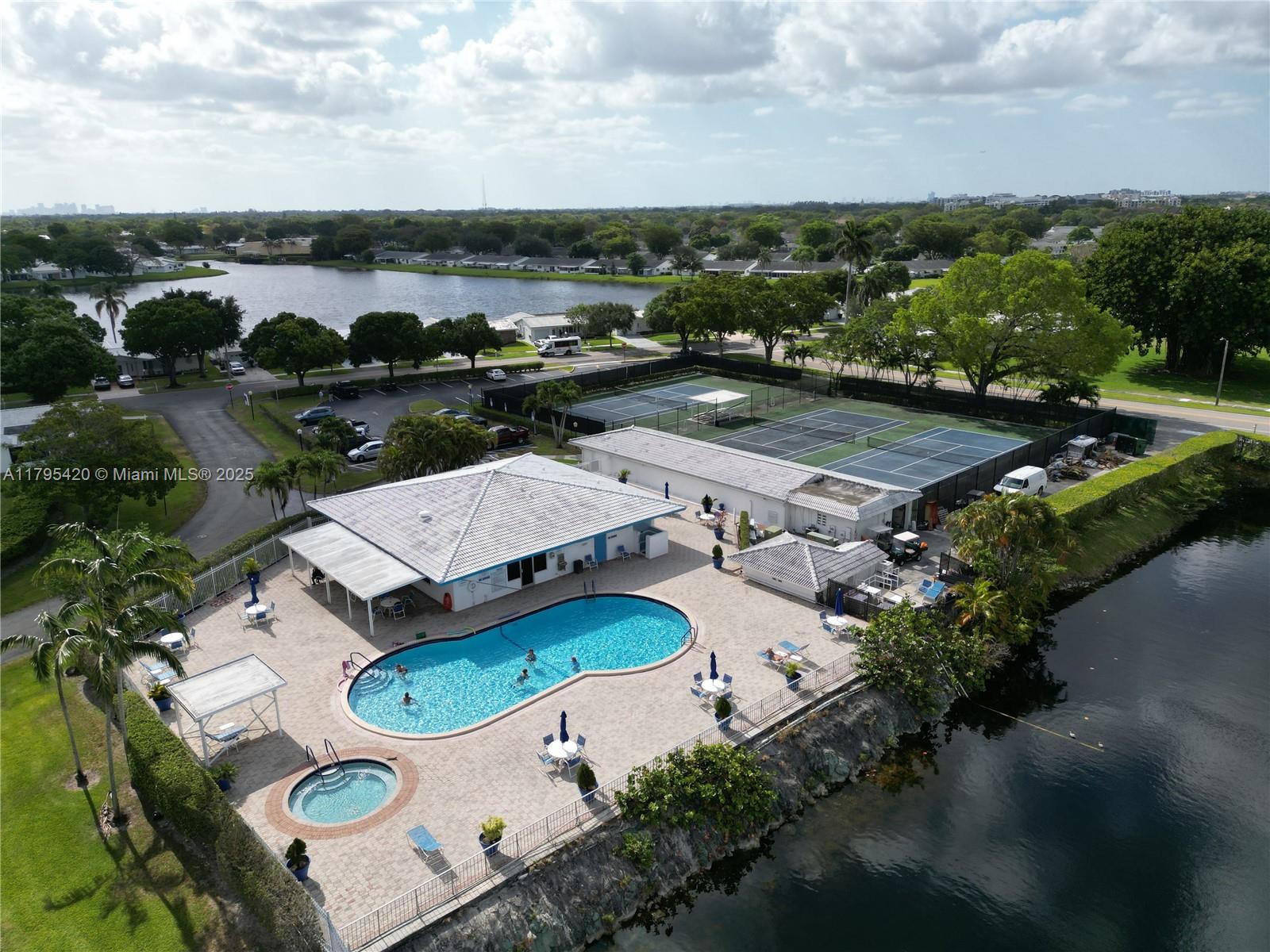 LAUDERDALE WEST 2 SEC - Residential