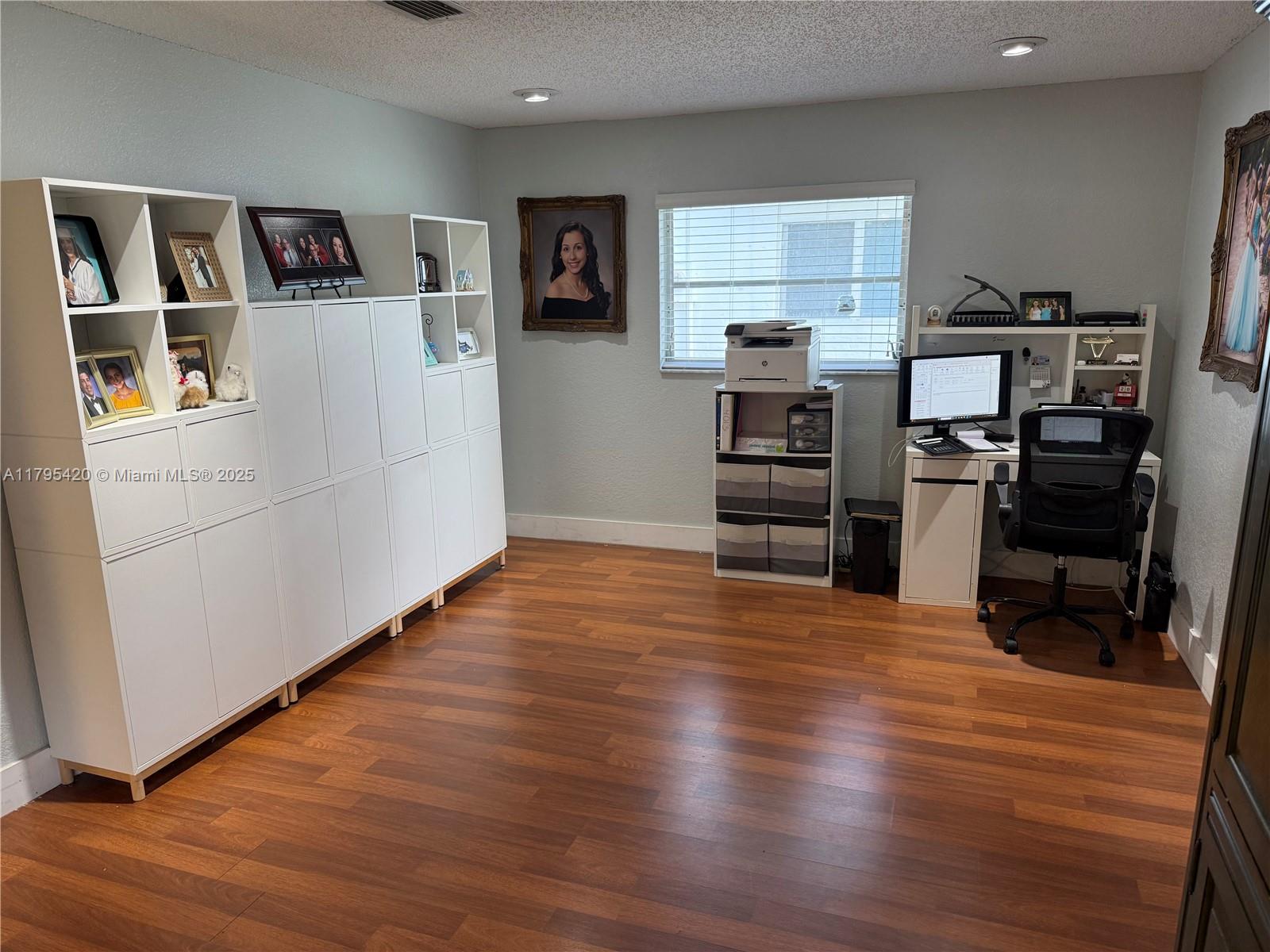 LAUDERDALE WEST 2 SEC - Residential