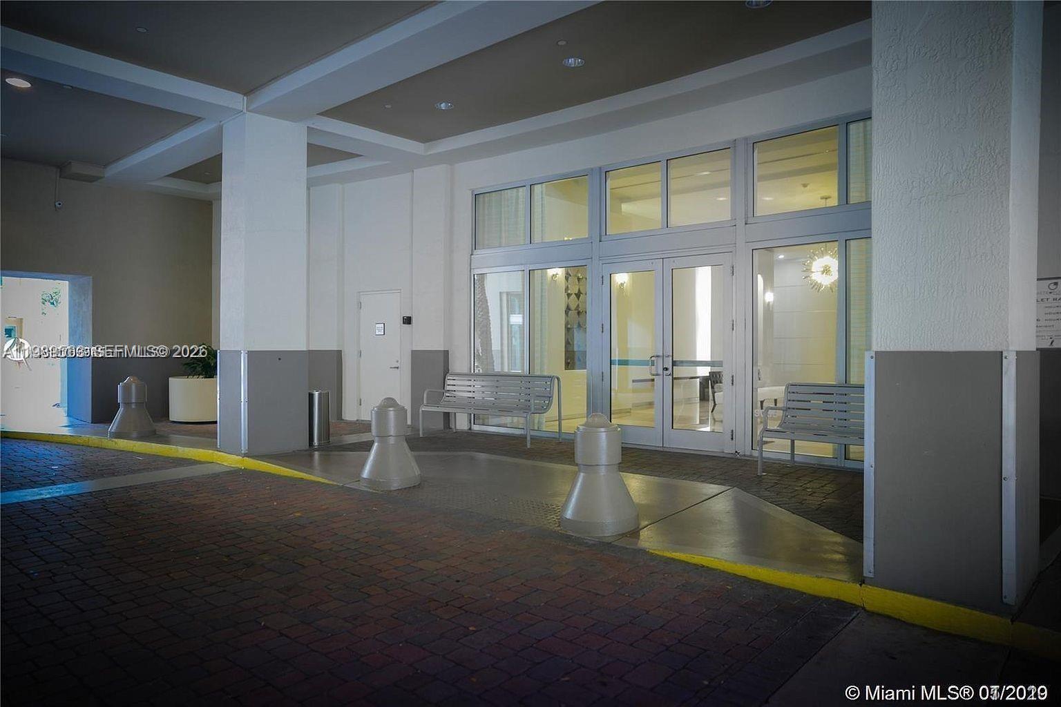 METROPOLIS I AT DADELAND - Residential