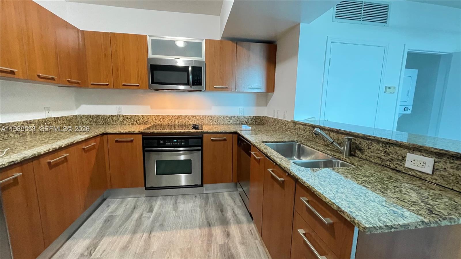 METROPOLIS I AT DADELAND - Residential