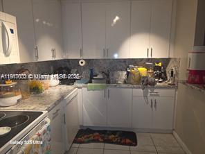 NARANJA LAKES CONDO NO 5 - Residential