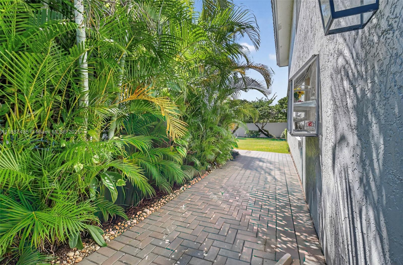 BRIARWOOD AT INDIAN SPRING - Residential Lease