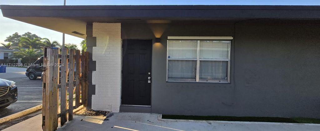 Photo of 831 NE 14th Ct #3, Fort Lauderdale, FL 33304 (MLS # A11712708)