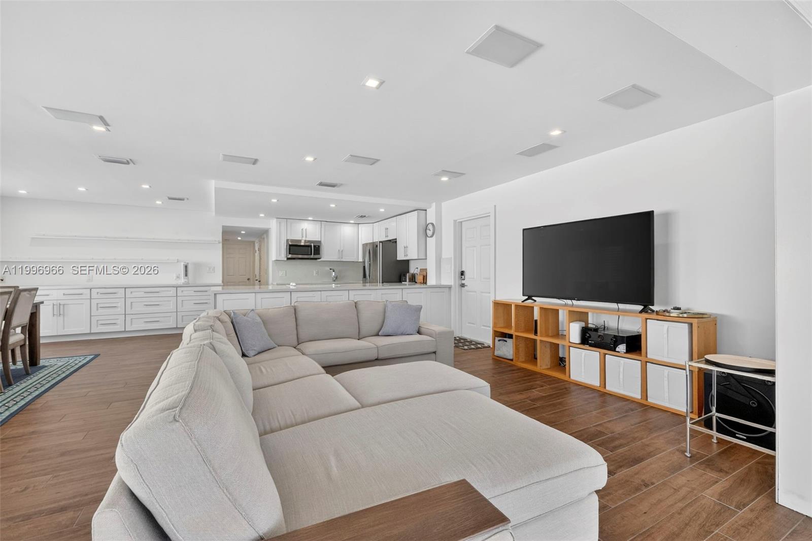 WINDSOR CONDO - Residential