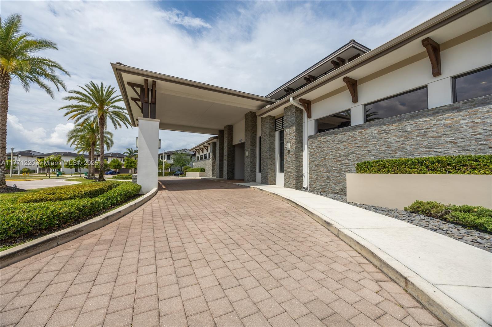 DUNNWOODY LAKE - Residential