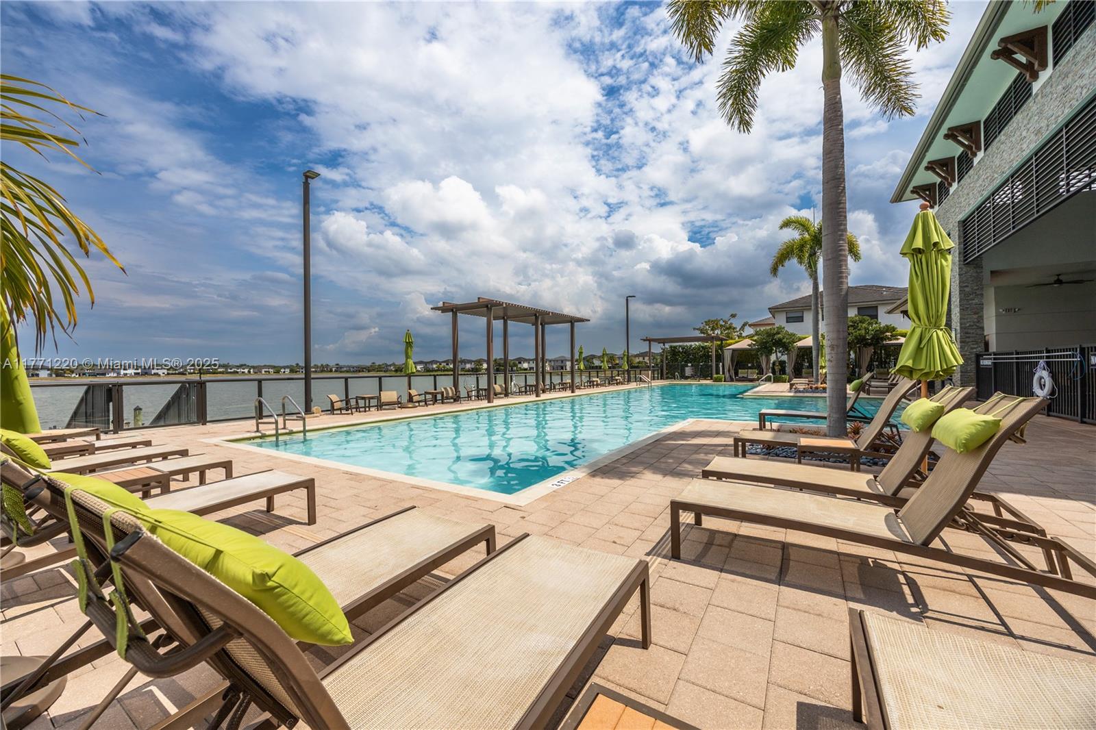 DUNNWOODY LAKE - Residential