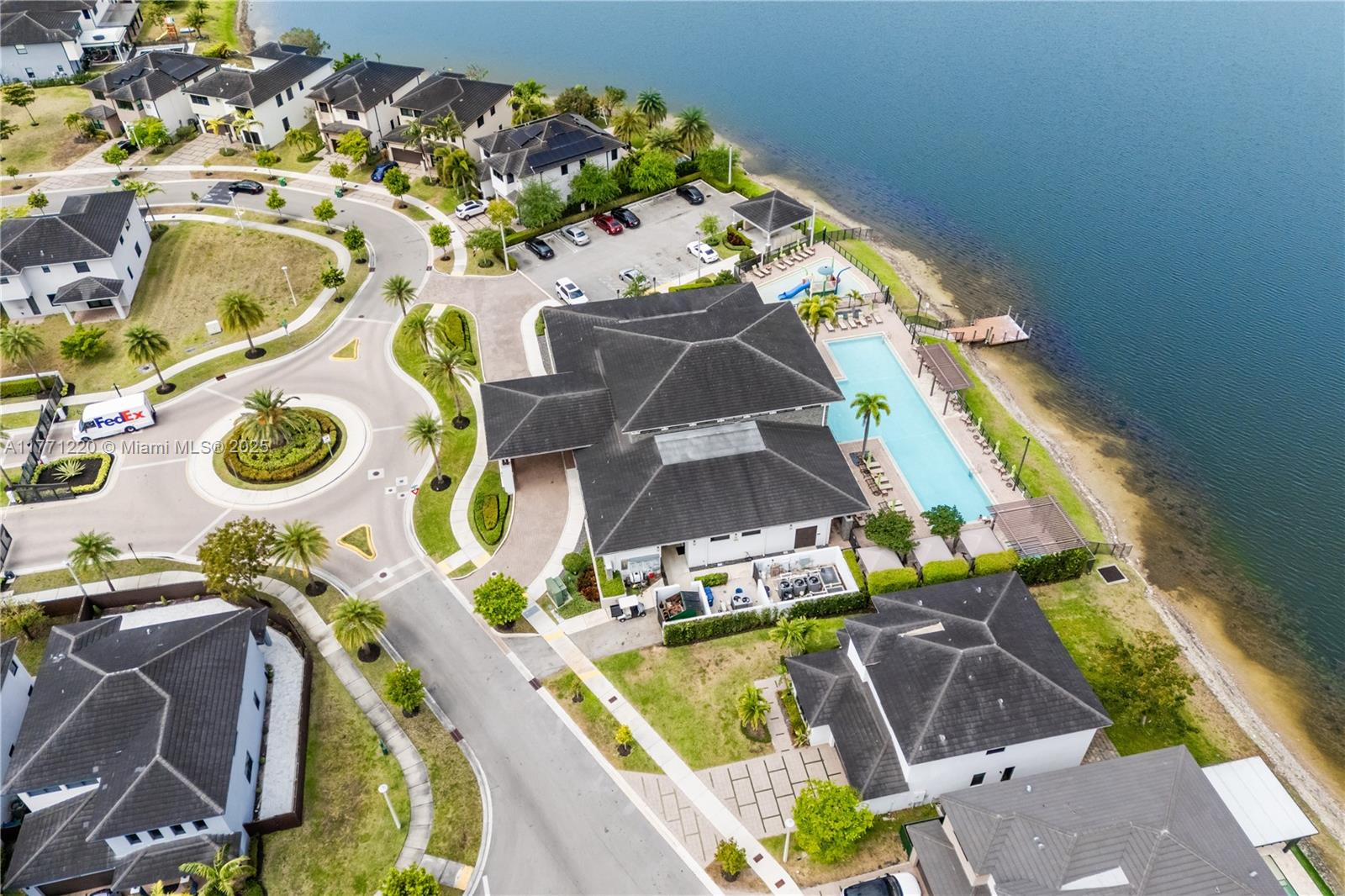 DUNNWOODY LAKE - Residential