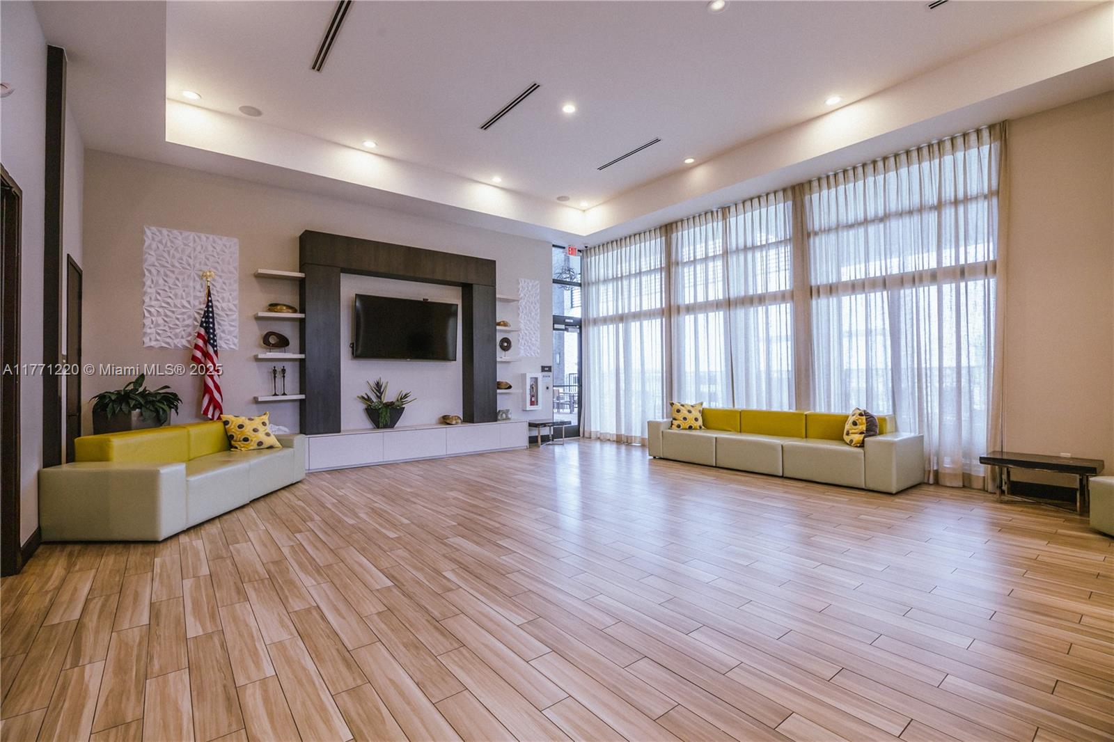 DUNNWOODY LAKE - Residential