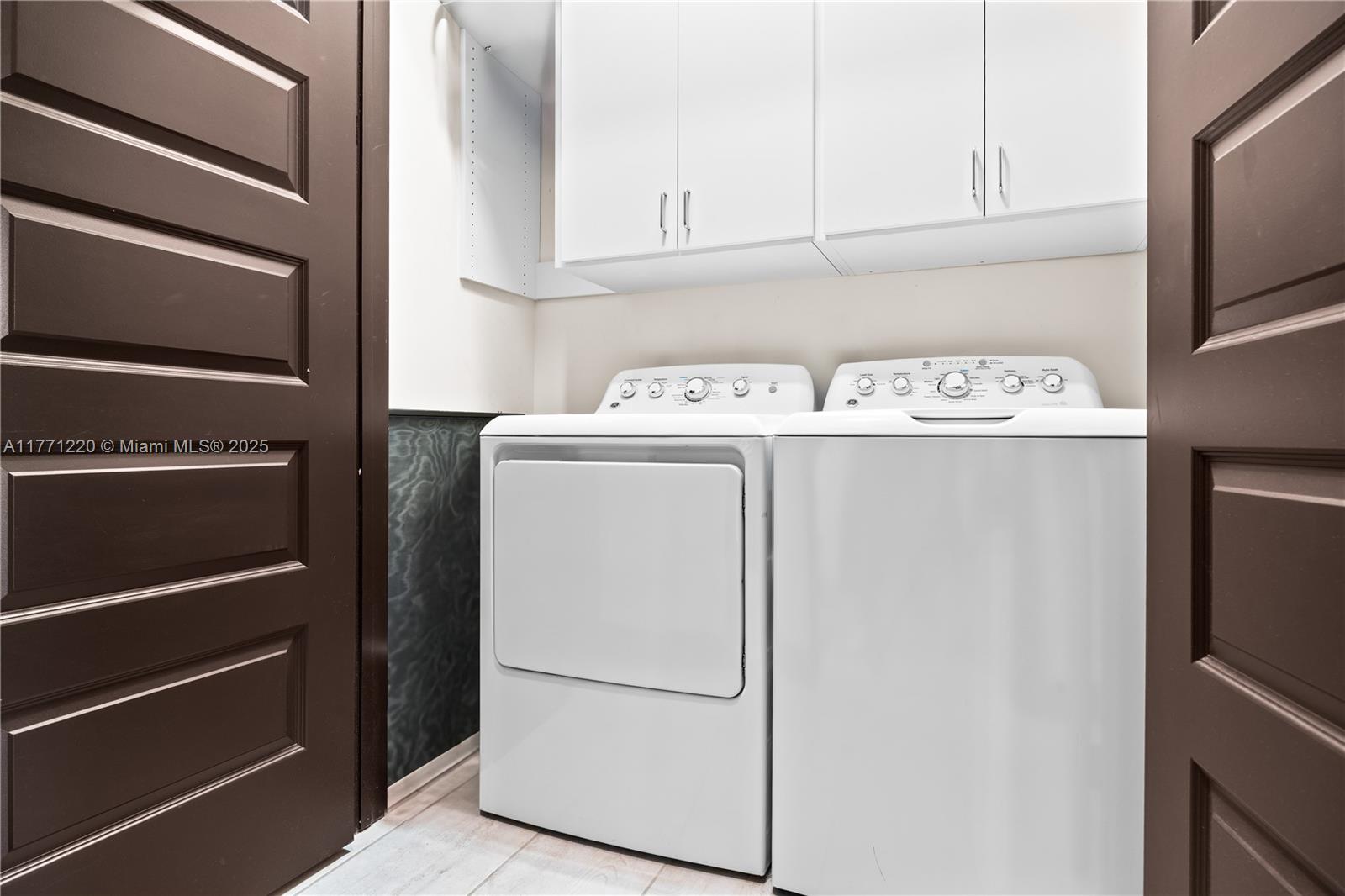 DUNNWOODY LAKE - Residential