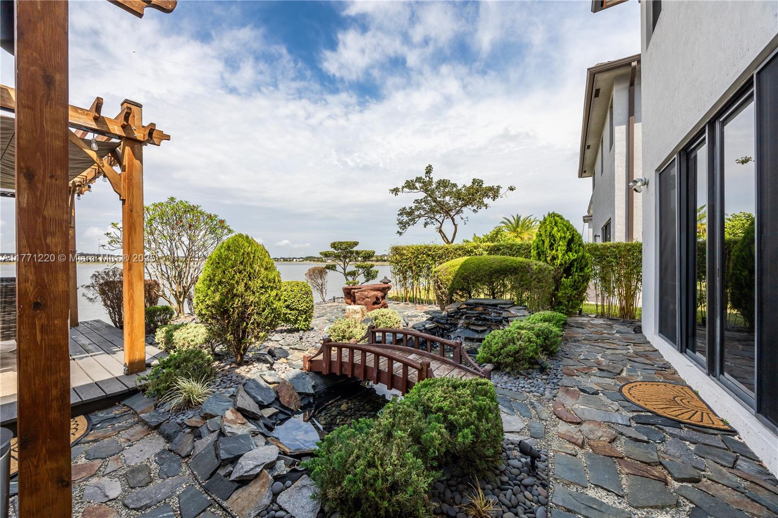 DUNNWOODY LAKE - Residential