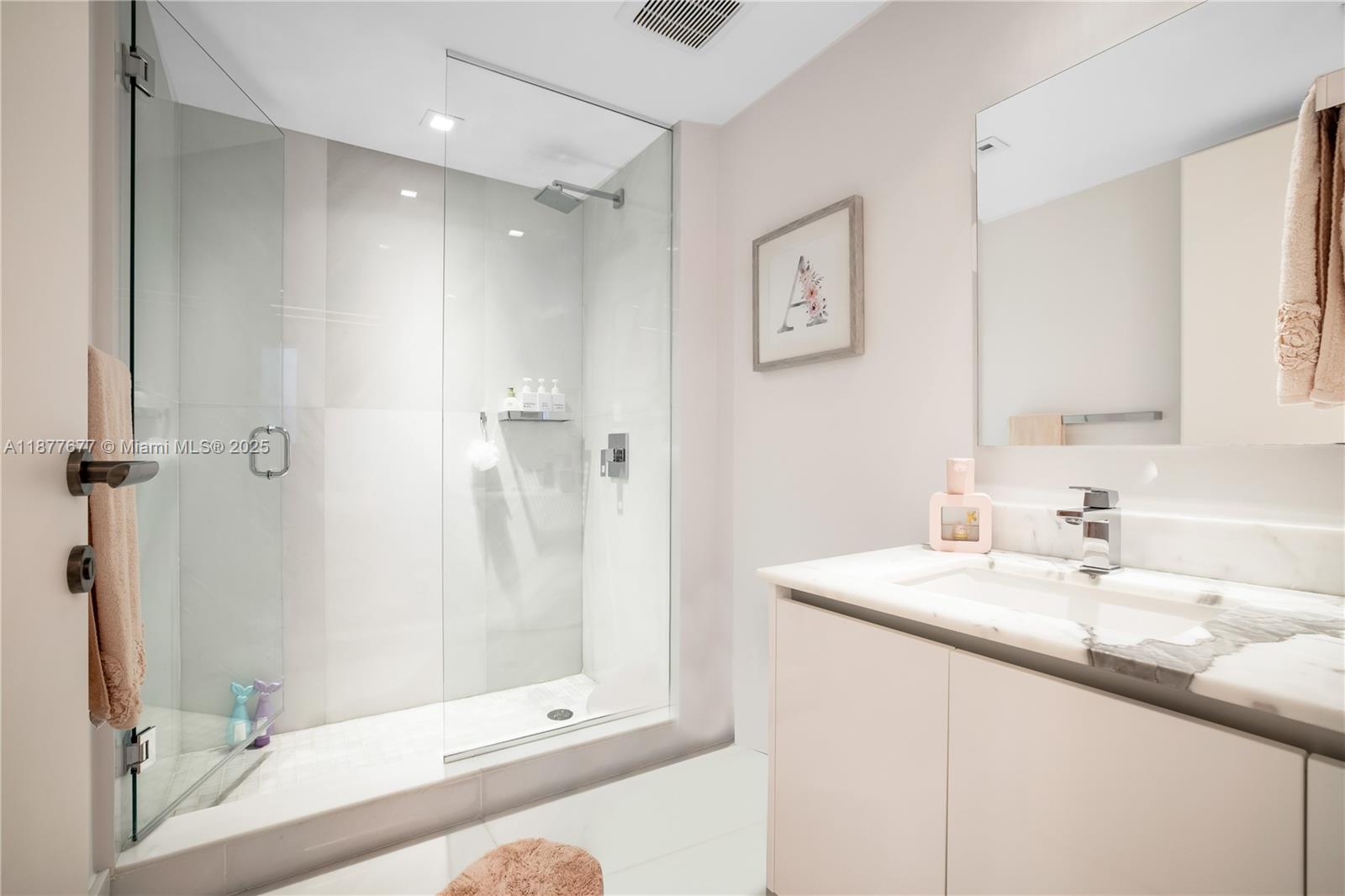 PARQUE TOWERS CONDO - Residential