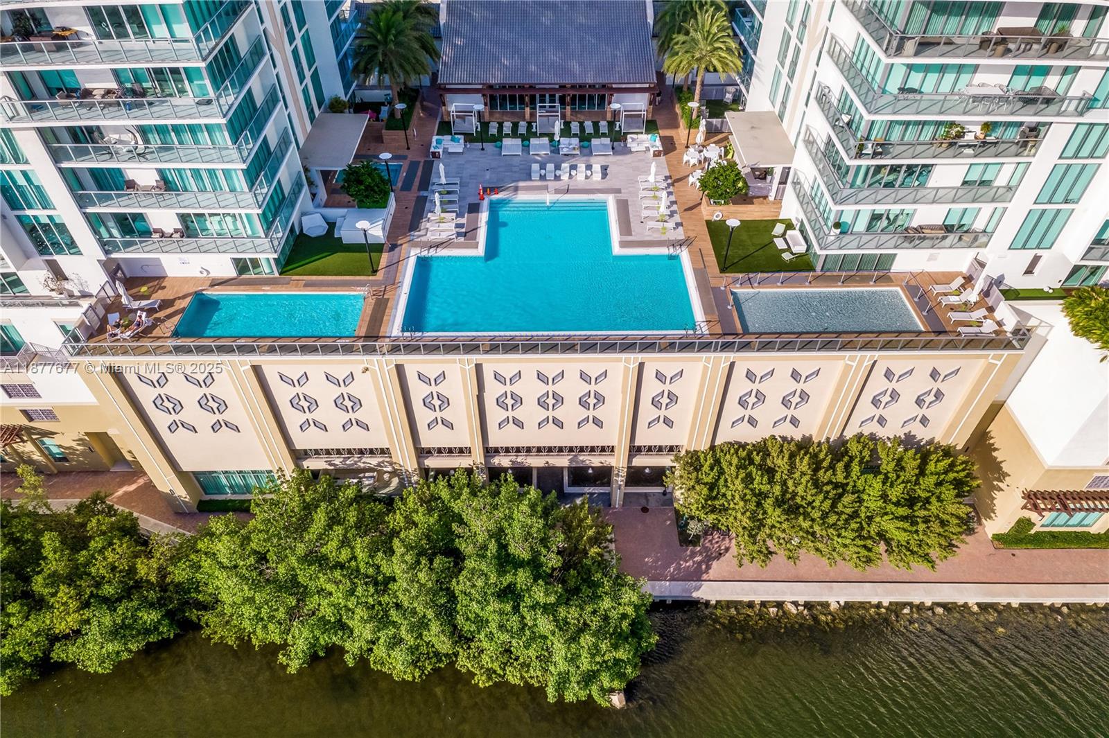 PARQUE TOWERS CONDO - Residential