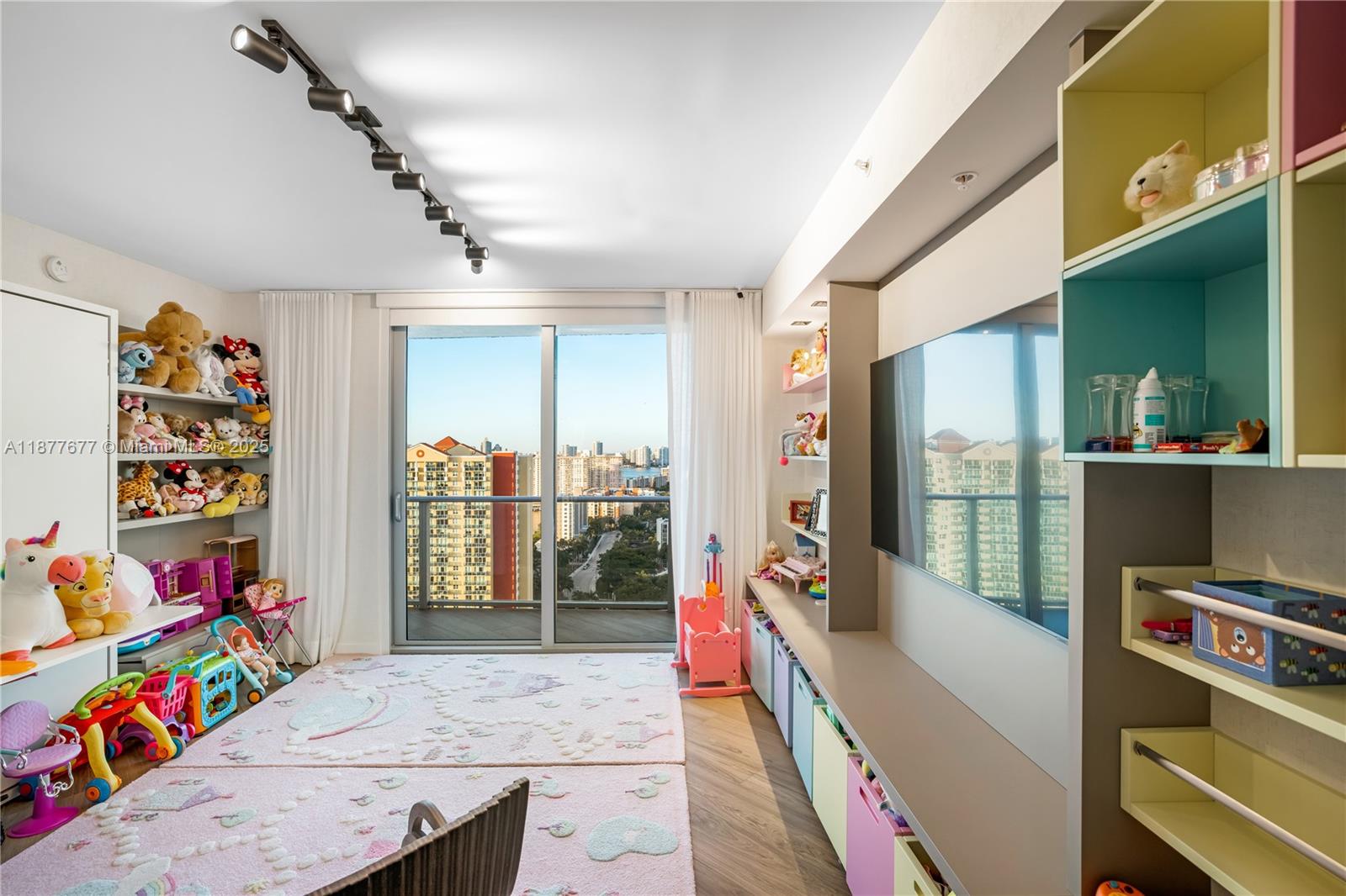 PARQUE TOWERS CONDO - Residential