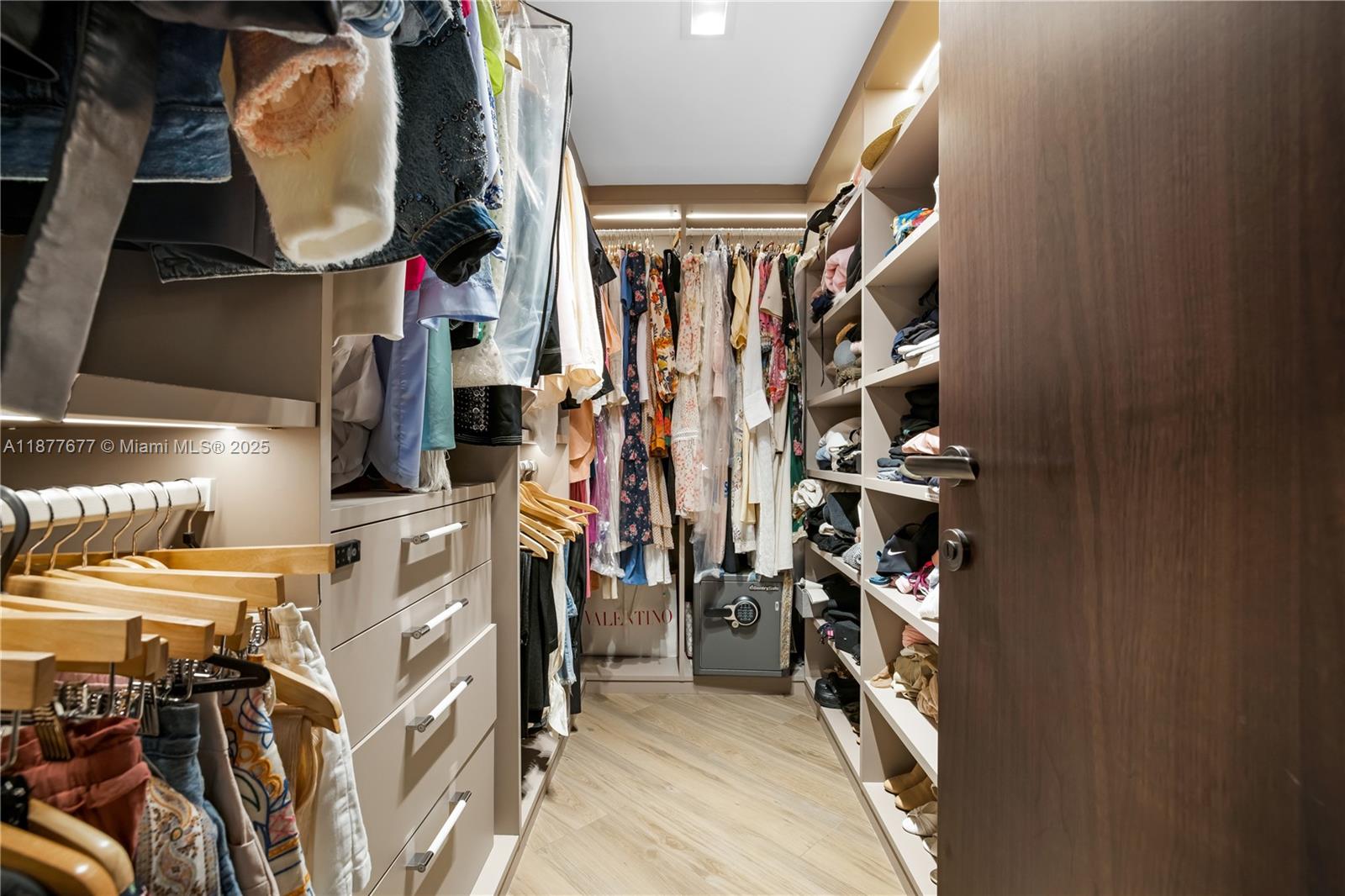 PARQUE TOWERS CONDO - Residential