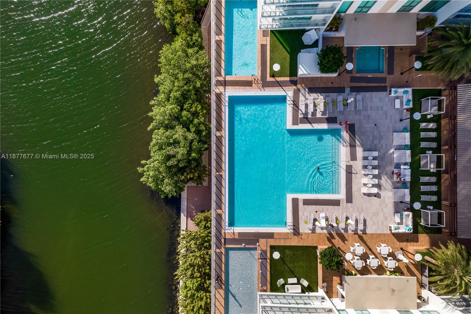 PARQUE TOWERS CONDO - Residential