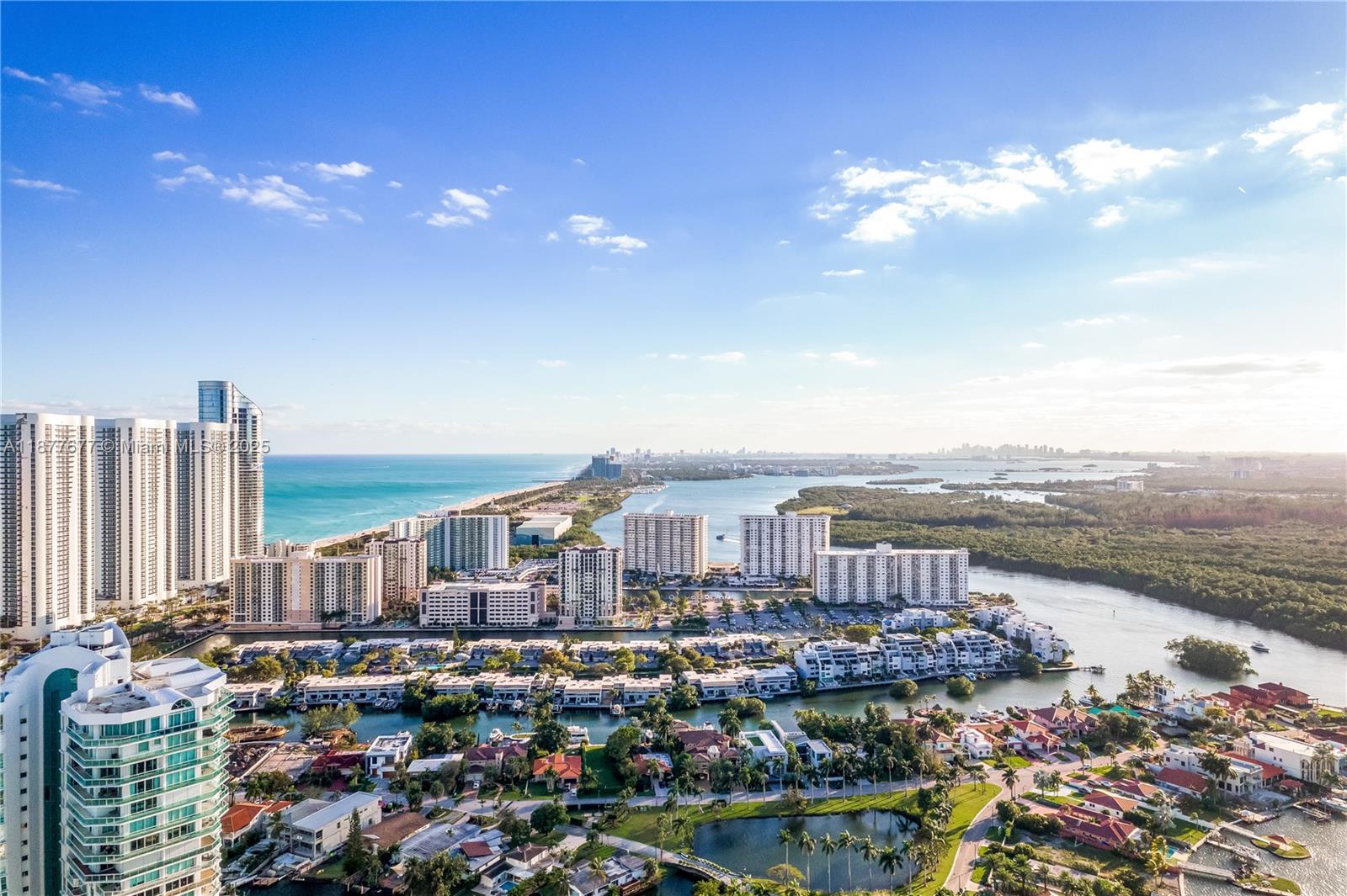 PARQUE TOWERS CONDO - Residential