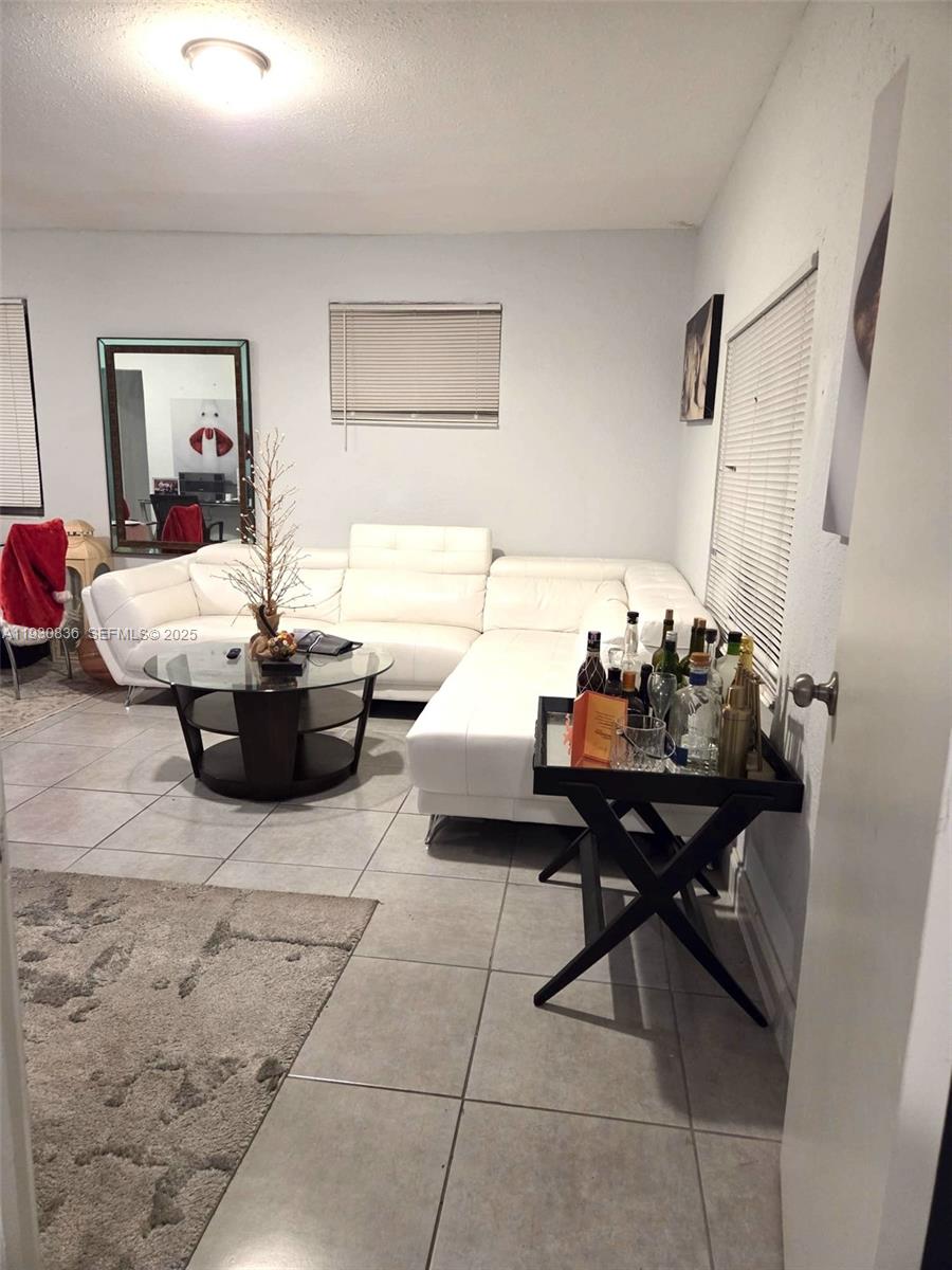 NORTH MIAMI ESTS - Residential Income