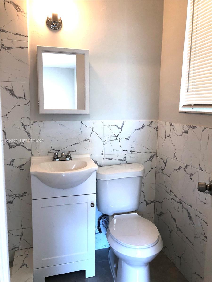 NORTH MIAMI ESTS - Residential Income