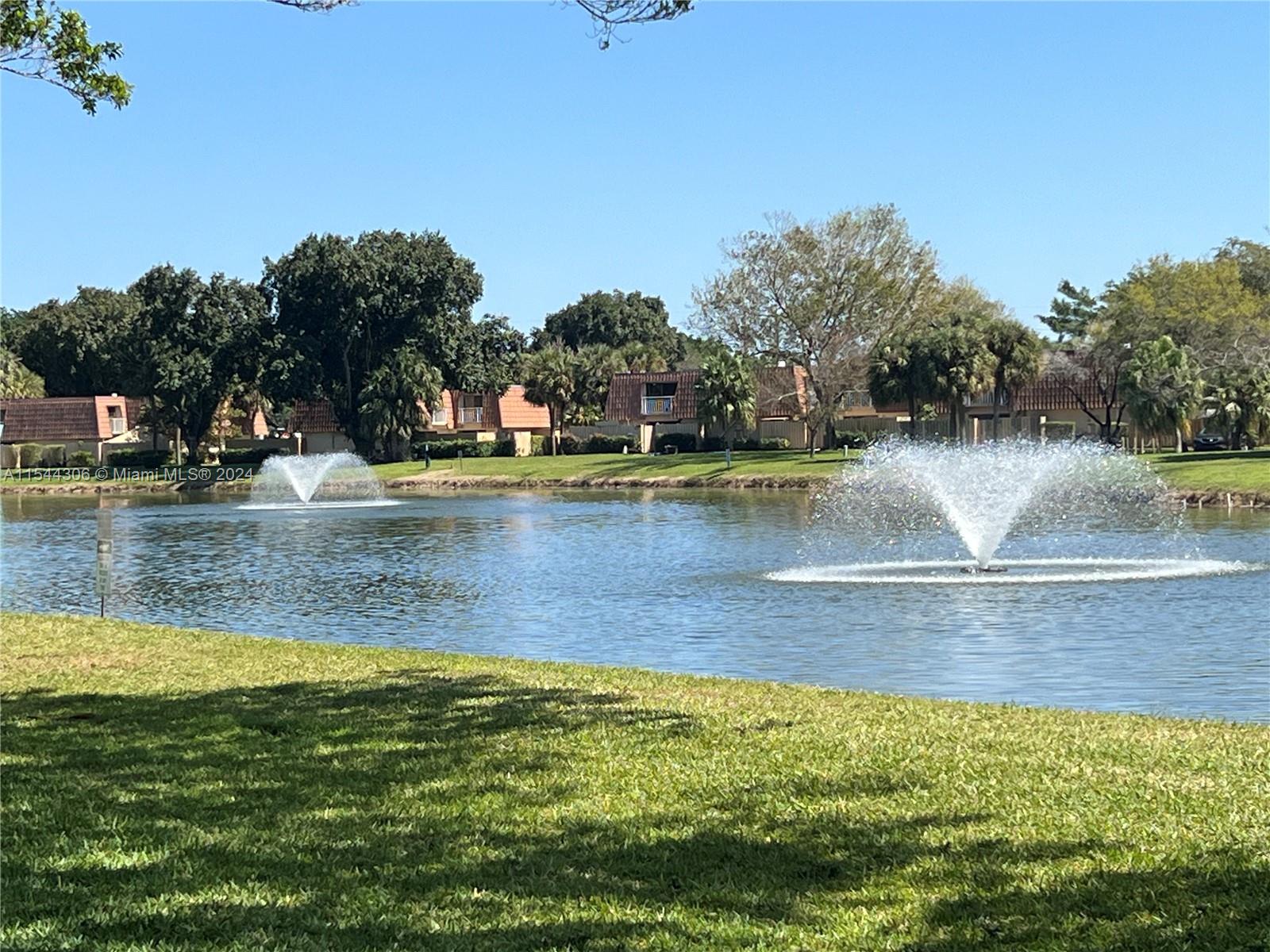 WATERSIDE LUXURY TOWNHOME - Residential