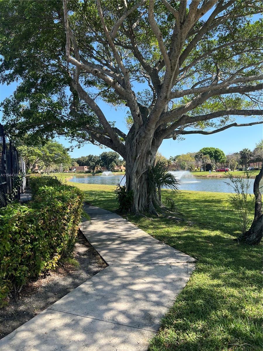 WATERSIDE LUXURY TOWNHOME - Residential