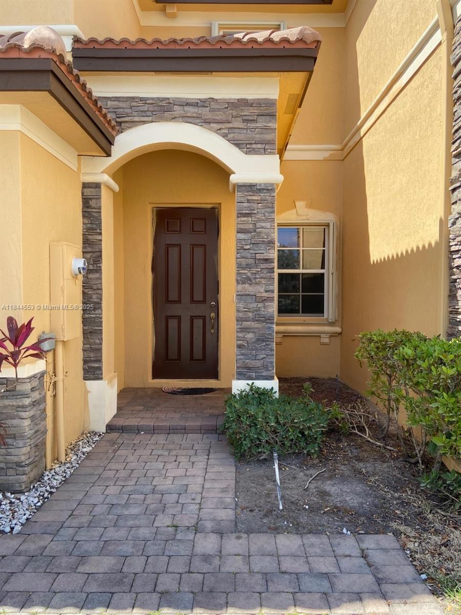 8728 NW 113th Ct