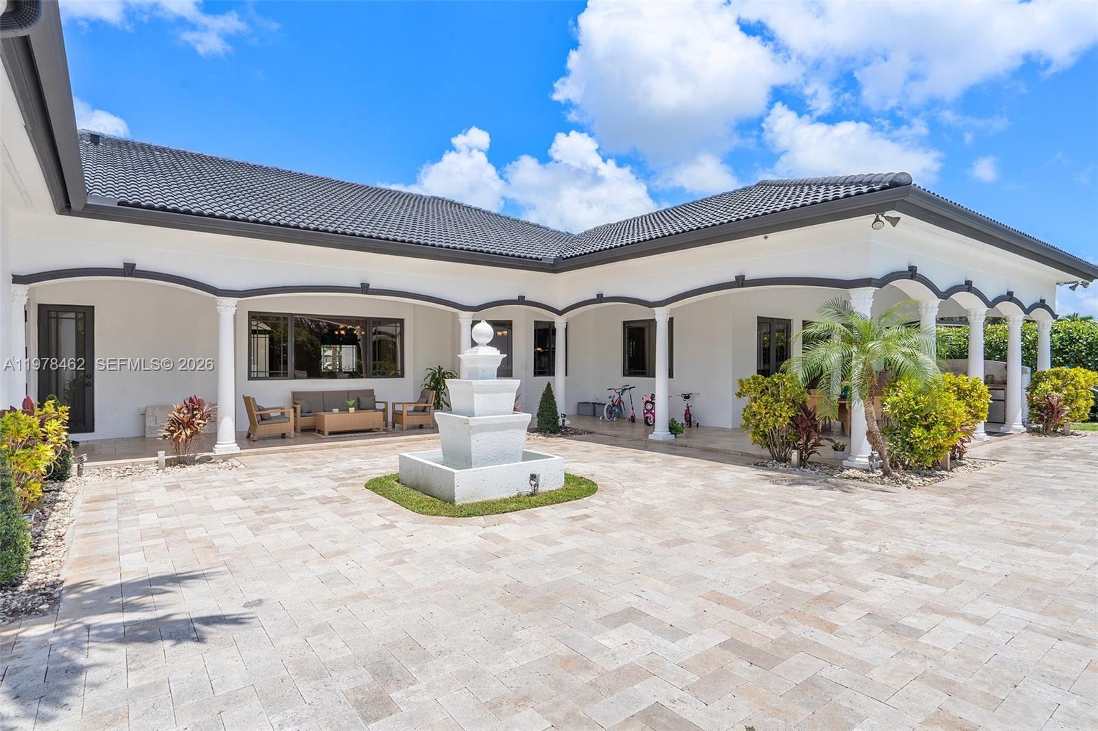 VALENCIA GROVES ESTATES - Residential