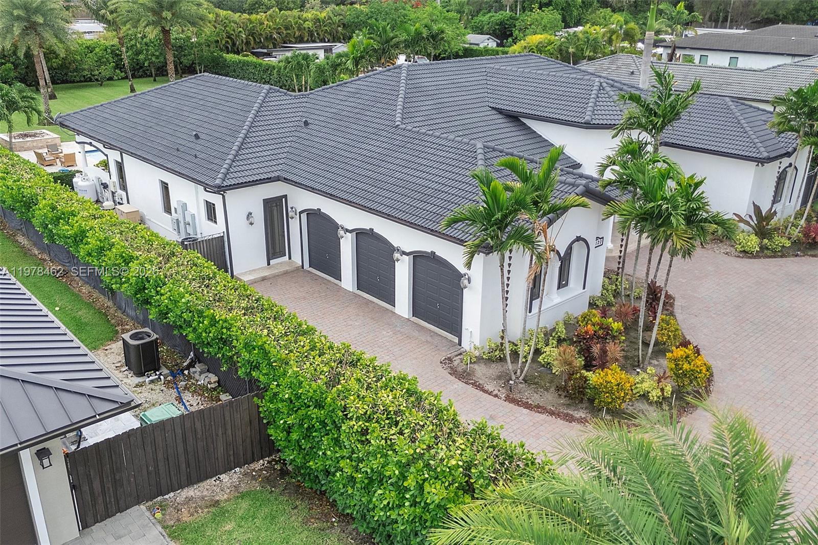 VALENCIA GROVES ESTATES - Residential