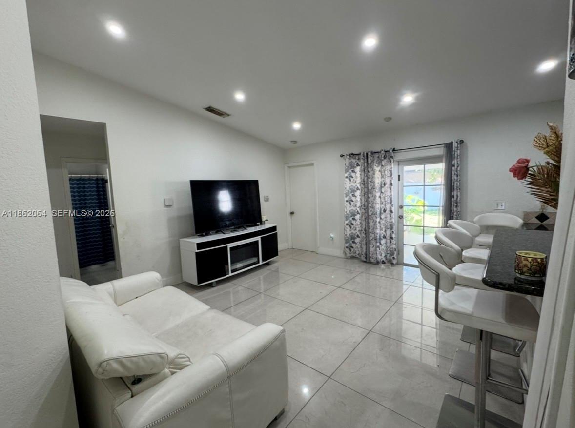 OAK RIDGE VILLAS SEC 1 RE - Residential