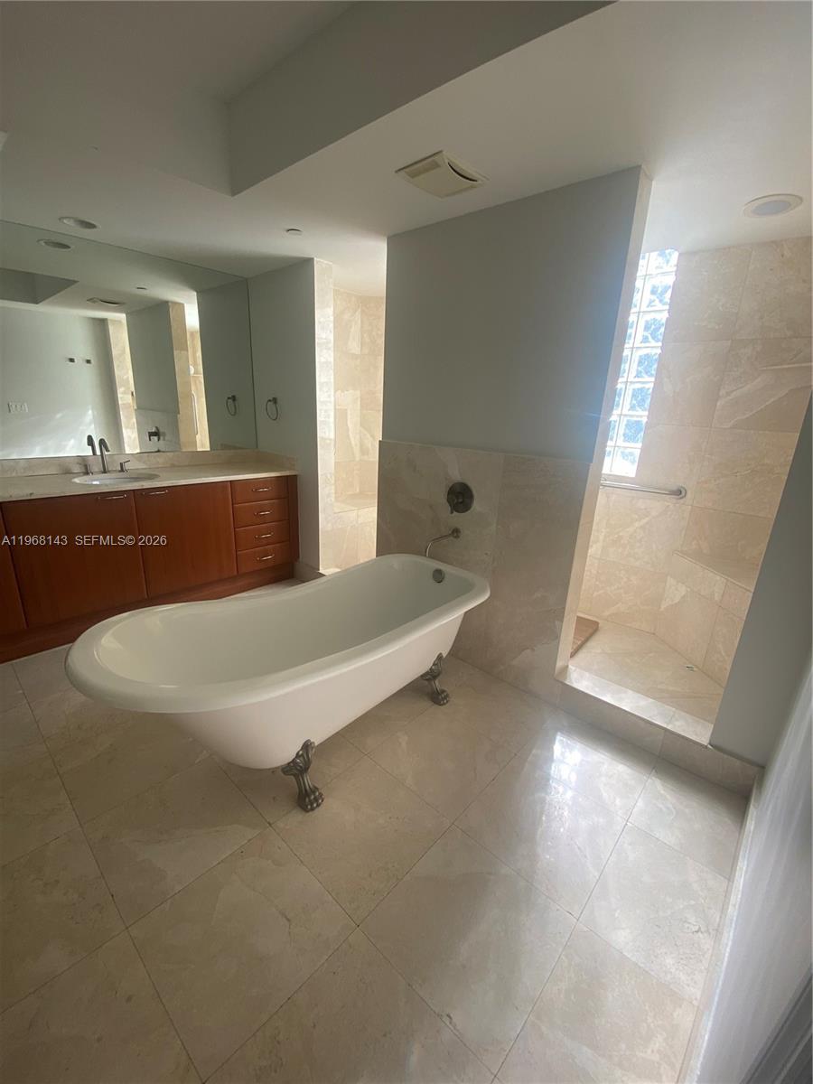 THE PENINSULA II CONDO - Residential