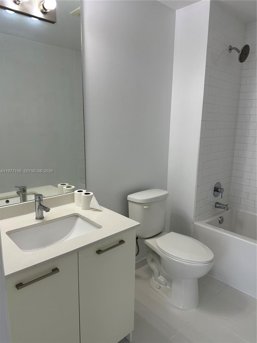 CENTRO CONDO - Residential Lease