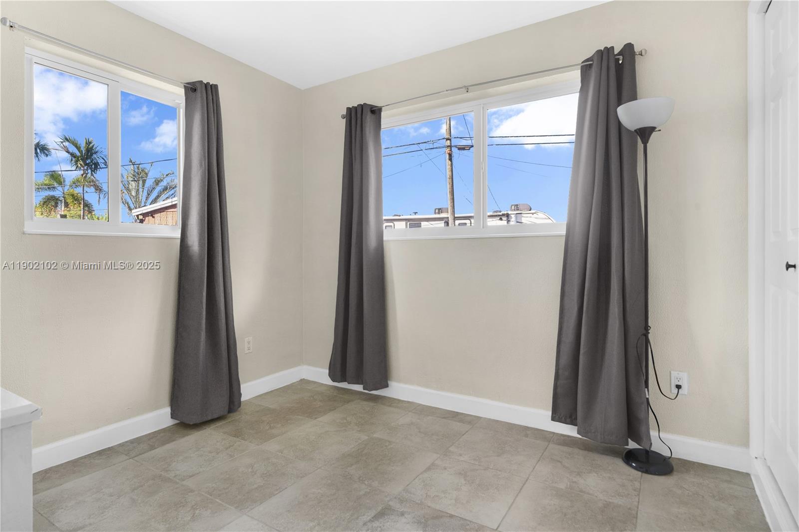 SO MIAMI HEIGHTS MANOR - Residential