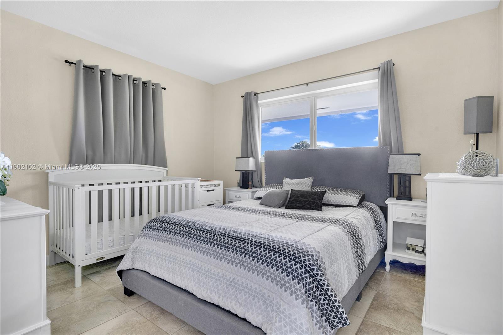 SO MIAMI HEIGHTS MANOR - Residential