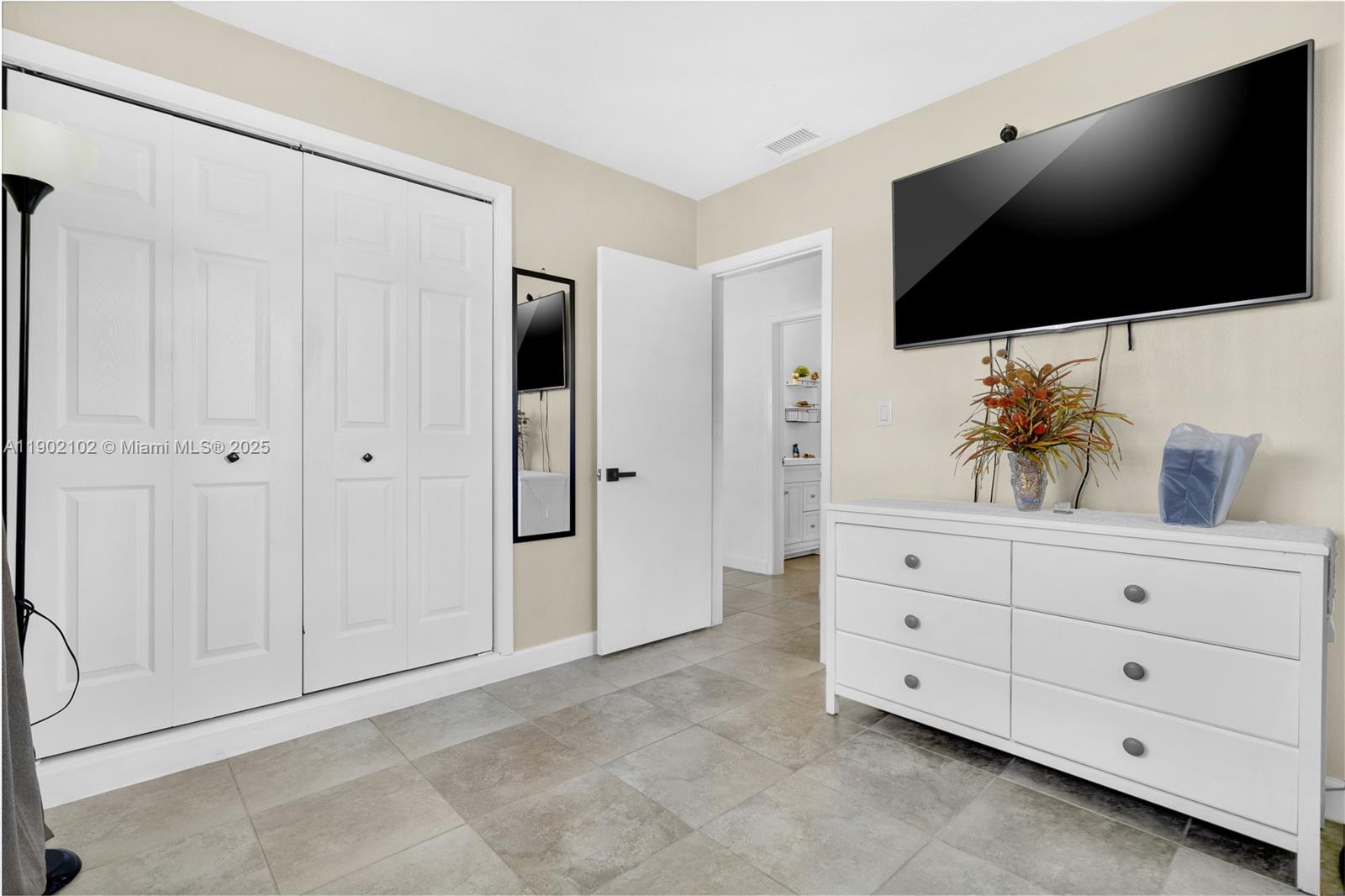 SO MIAMI HEIGHTS MANOR - Residential