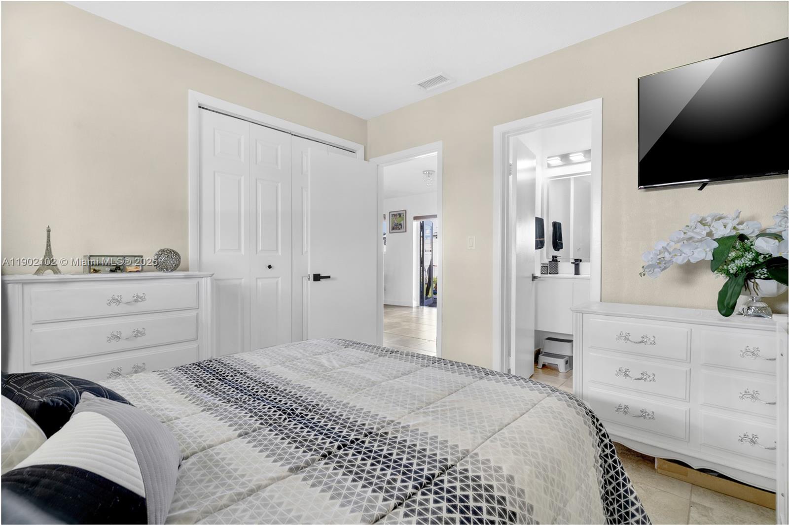 SO MIAMI HEIGHTS MANOR - Residential