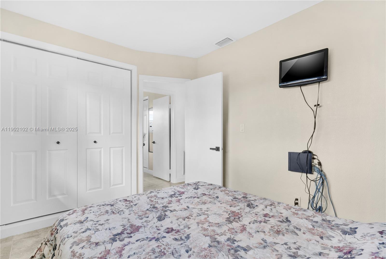 SO MIAMI HEIGHTS MANOR - Residential