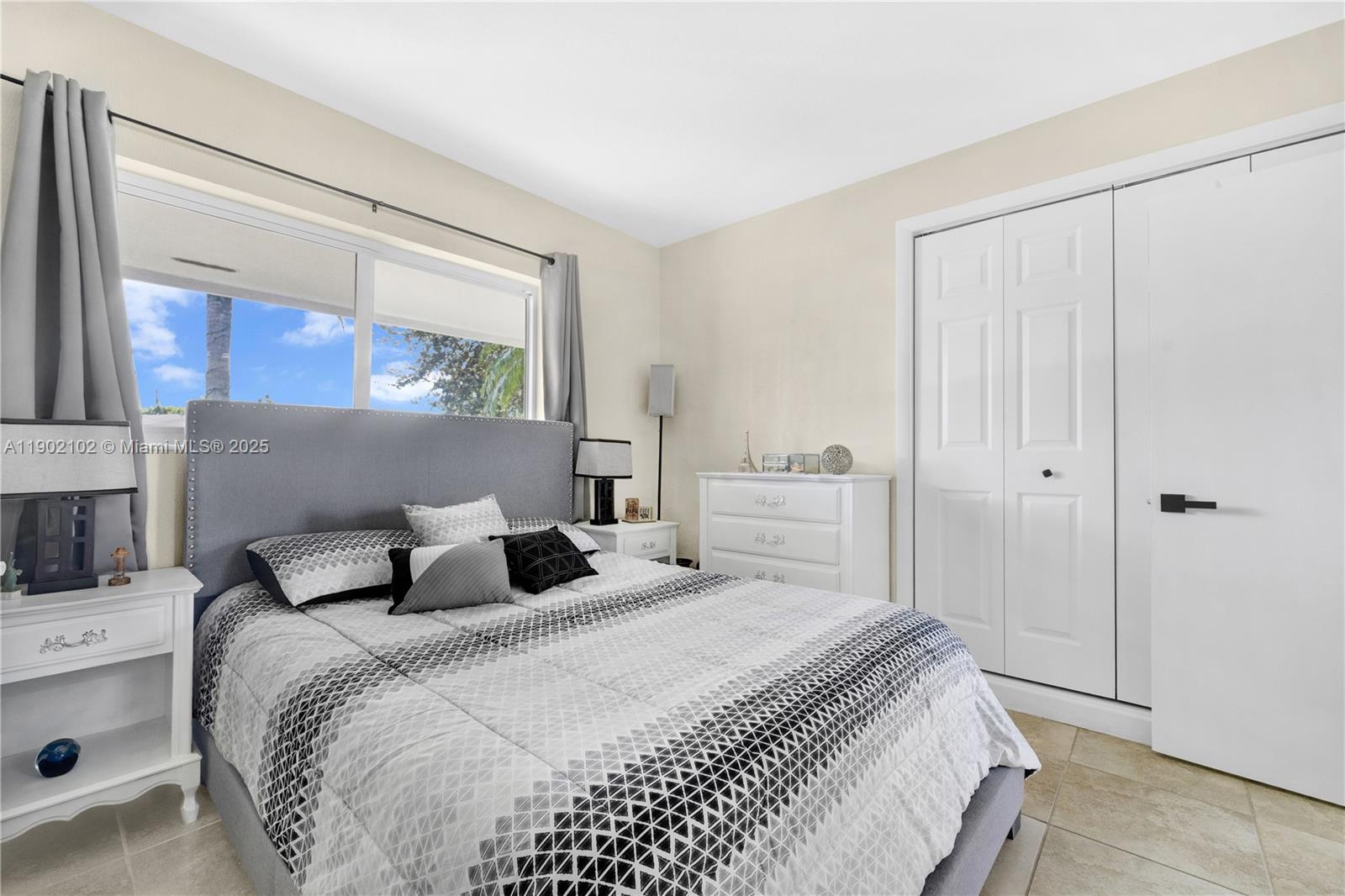 SO MIAMI HEIGHTS MANOR - Residential