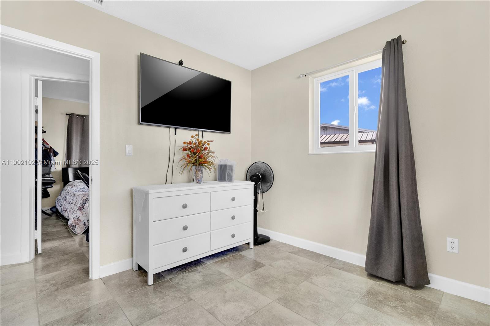 SO MIAMI HEIGHTS MANOR - Residential