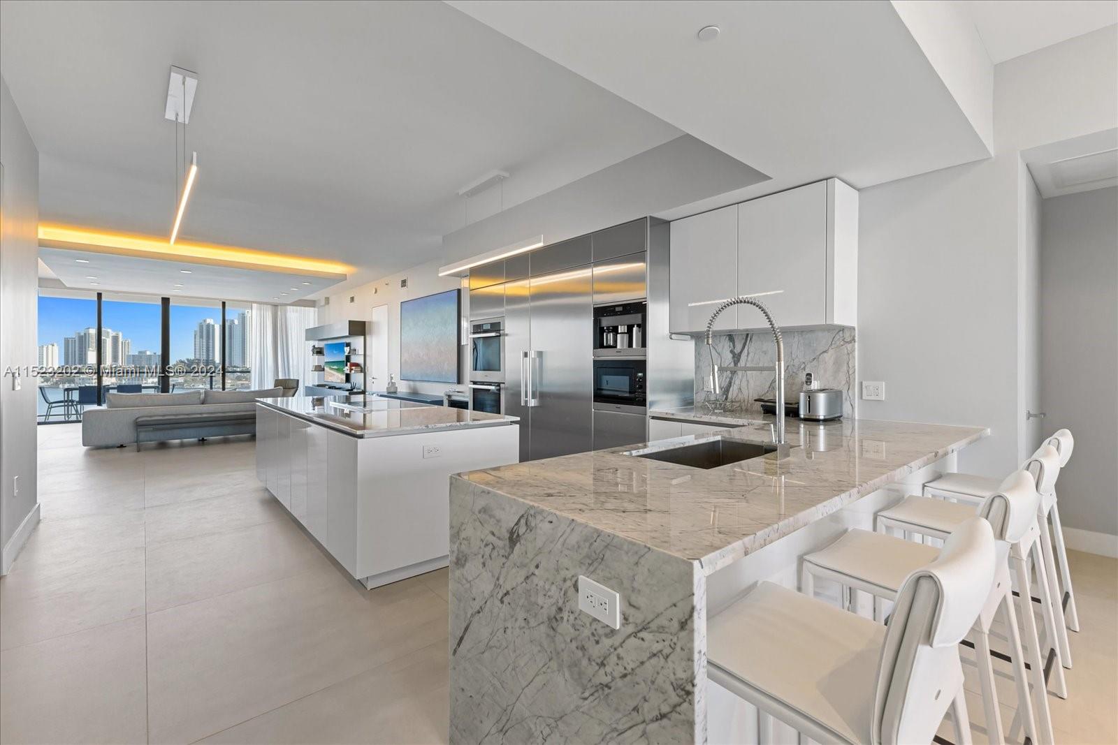 PRIVE CONDO - Residential