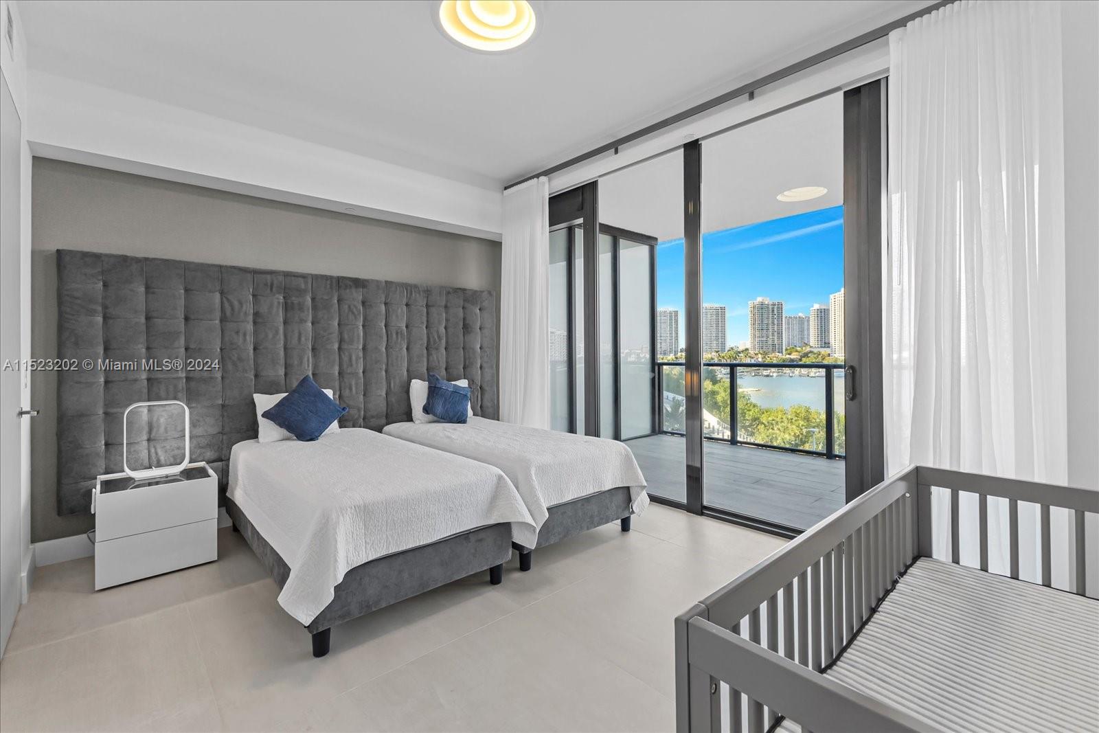 PRIVE CONDO - Residential