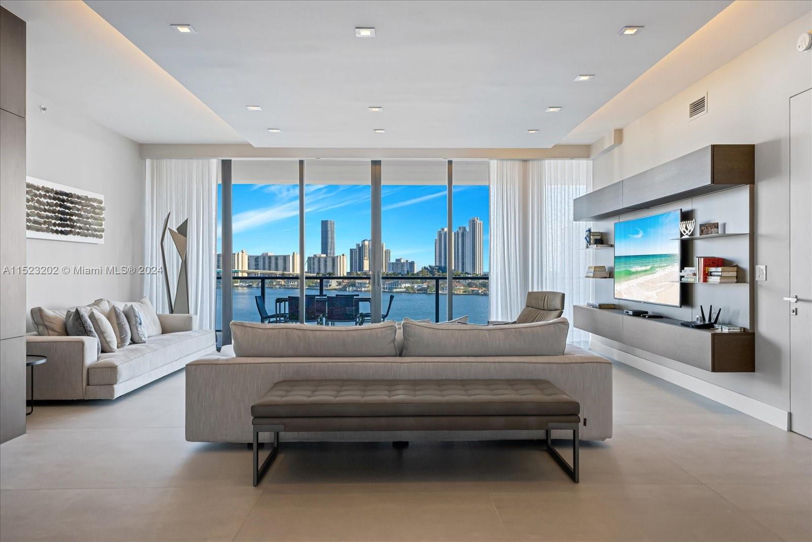 PRIVE CONDO - Residential